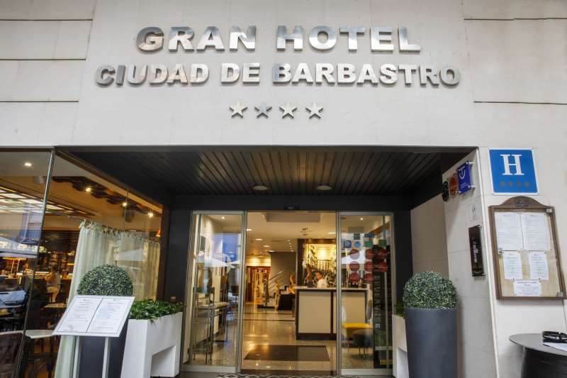 Gran Hotel Ciudad De Барбастро Экстерьер фото